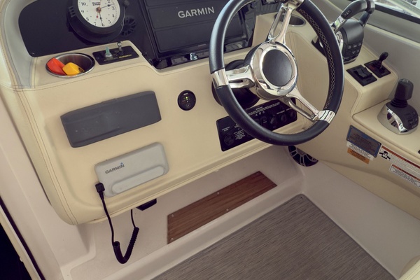 33ft Regal Yacht For Sale