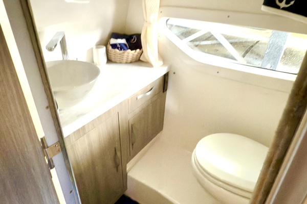 33ft Regal Yacht For Sale