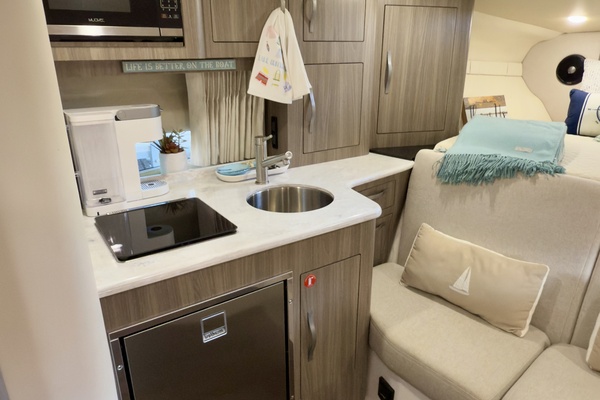 33ft Regal Yacht For Sale