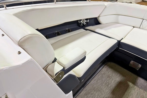 28ft Regal Yacht For Sale