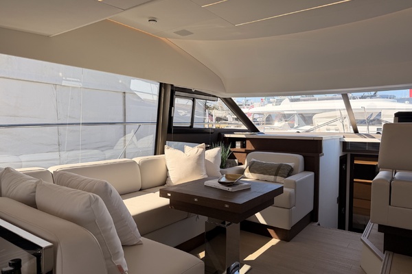 Photo of the 2023 Prestige 520