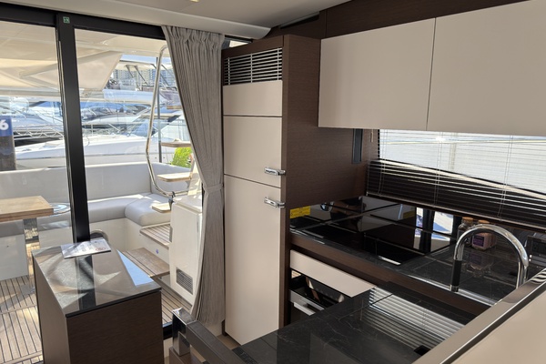 Photo of the 2023 Prestige 520