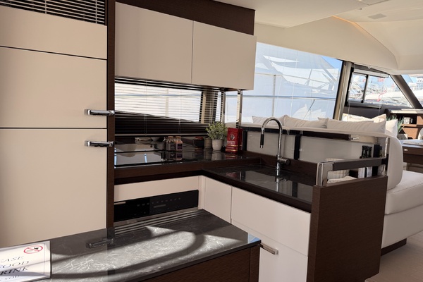 Photo of the 2023 Prestige 520