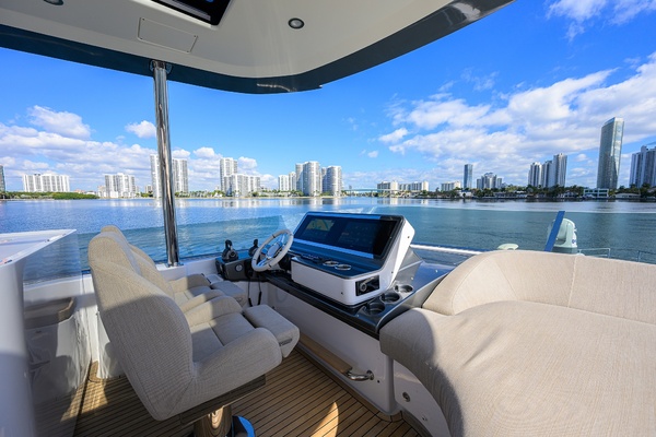 DT78 78ft Azimut Yacht For Sale