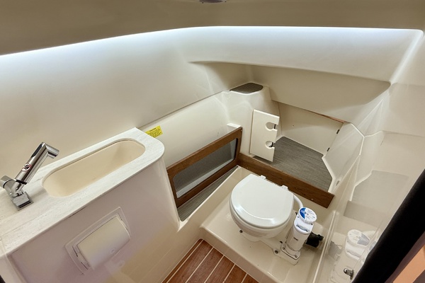 Suits ME 28ft Grady White Yacht For Sale