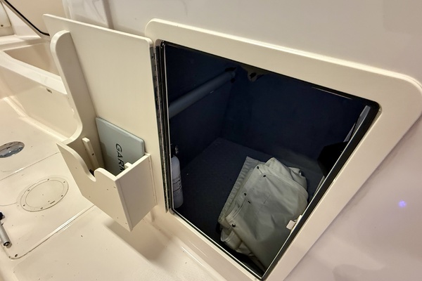 Suits ME 28ft Grady White Yacht For Sale