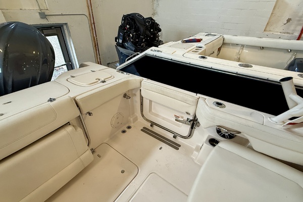 Suits ME 28ft Grady White Yacht For Sale