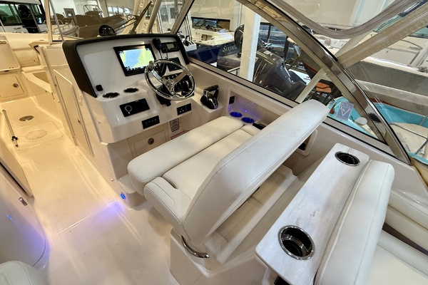 Suits ME 28ft Grady White Yacht For Sale