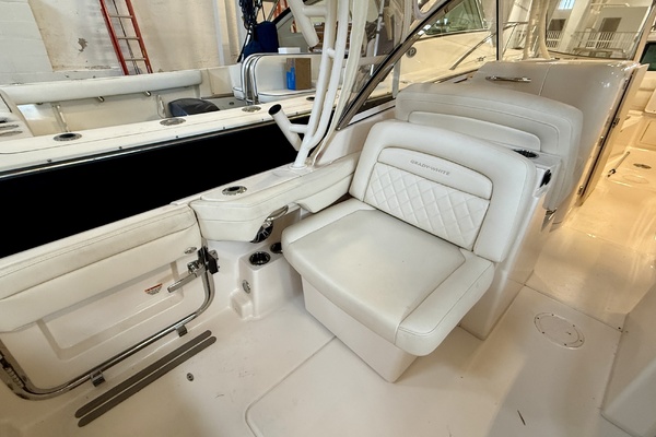Suits ME 28ft Grady White Yacht For Sale