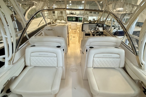 Suits ME 28ft Grady White Yacht For Sale