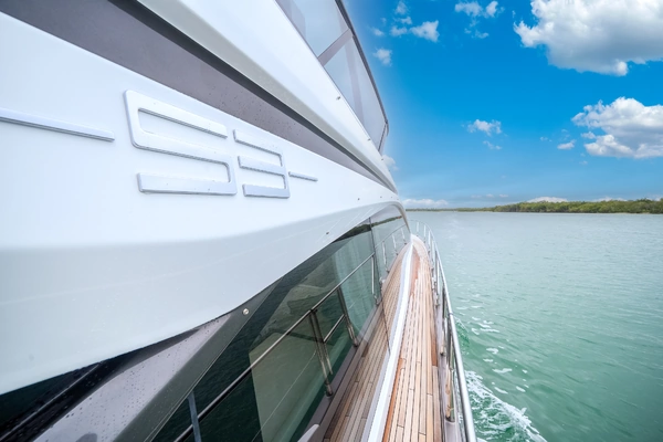 2023 Azimut 53