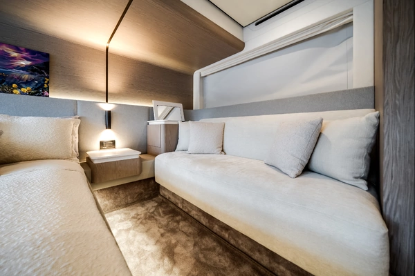 2023 Azimut 53