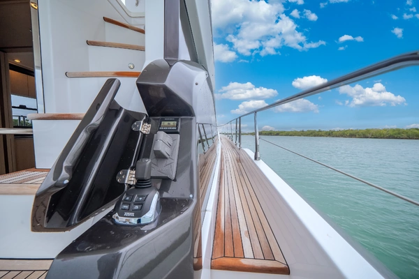 2023 Azimut 53