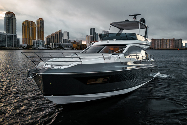 2023 Azimut 53