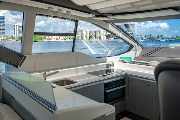 2019 Azimut 70