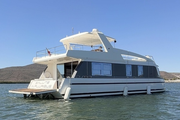 Photo of the 2018 Overblue 54 "Salute In Pluribus"