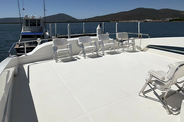 Flybridge Foward Deck 2