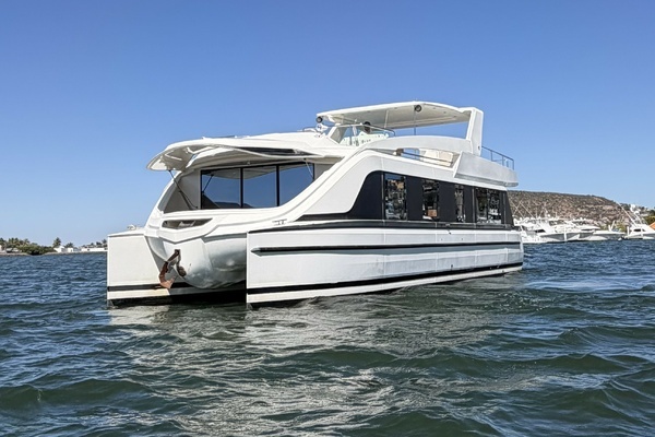 Overblue 54 Yacht For Sale