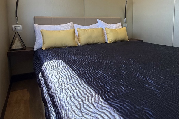 Guest Stateroom - Queen 2