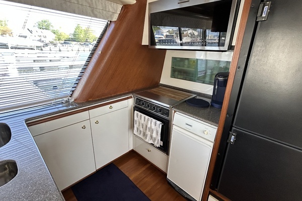 1999 Bayliner 47