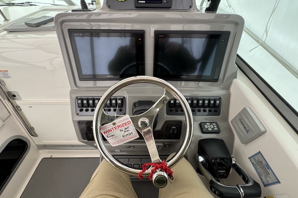 30ft Robalo Yacht For Sale