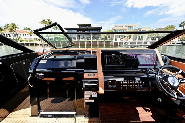 Helm and Companion Console Layout, Cruisers Yachts 38 GLS