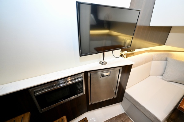 38ft Cruisers Yachts Yacht For Sale