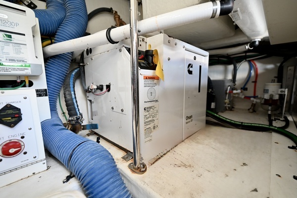 2022 Cruisers Yachts 38