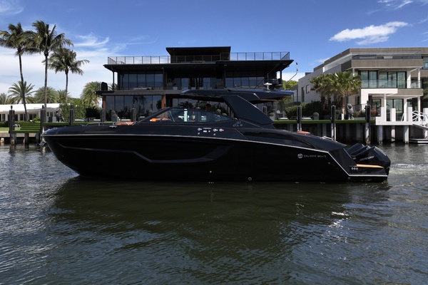 38ft Cruisers Yachts Yacht For Sale