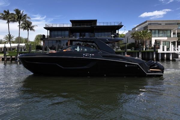 2022 Cruisers Yachts 38