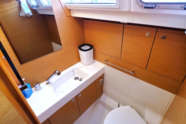 Adventure 1 47ft Jeanneau Yacht For Sale