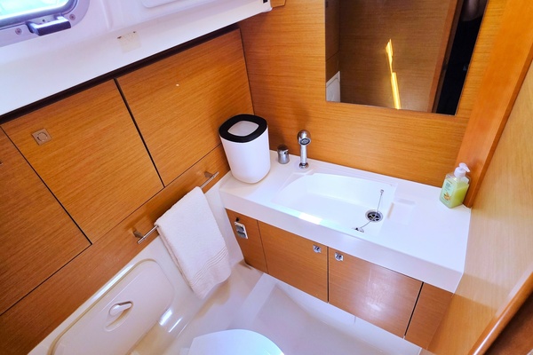 Adventure 1 47ft Jeanneau Yacht For Sale