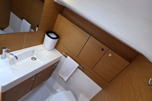 Adventure 1 47ft Jeanneau Yacht For Sale