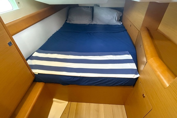 Adventure 1 47ft Jeanneau Yacht For Sale