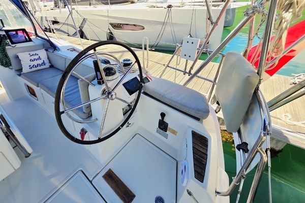 Adventure 1 47ft Jeanneau Yacht For Sale