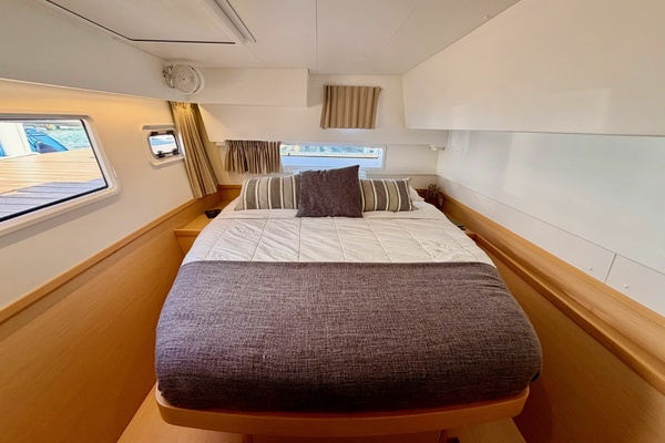 Lagoon 42 OV Yacht For Sale