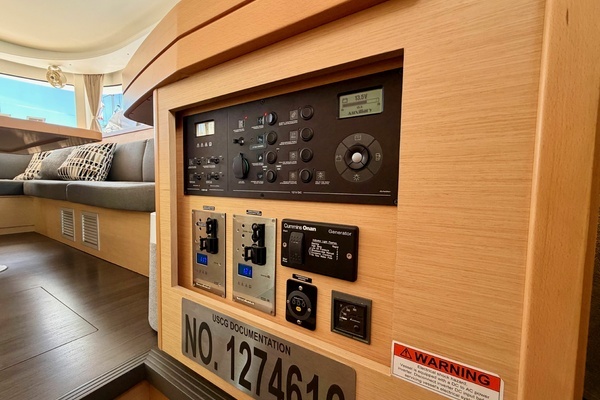 Lagoon 42 OV Yacht For Sale