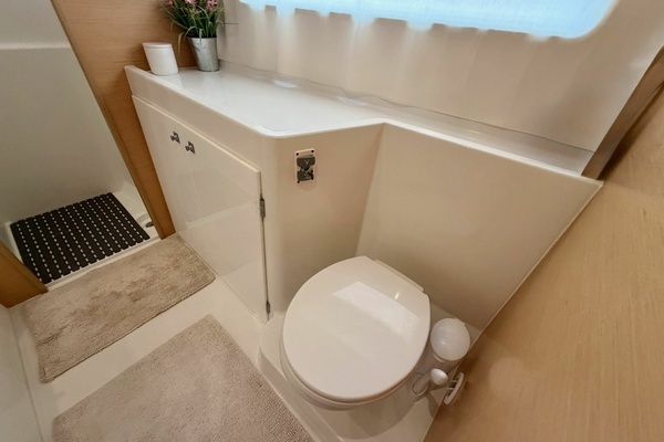 Lagoon 42 OV Yacht For Sale