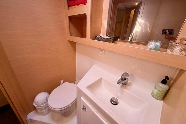 Lagoon 42 OV Yacht For Sale