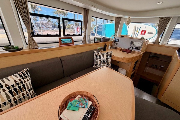 Lagoon 42 OV Yacht For Sale