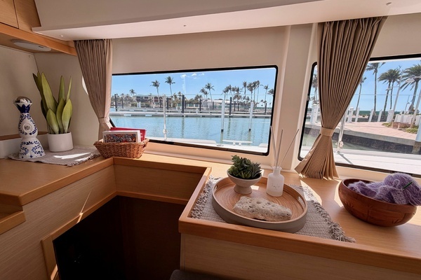 Lagoon 42 OV Yacht For Sale