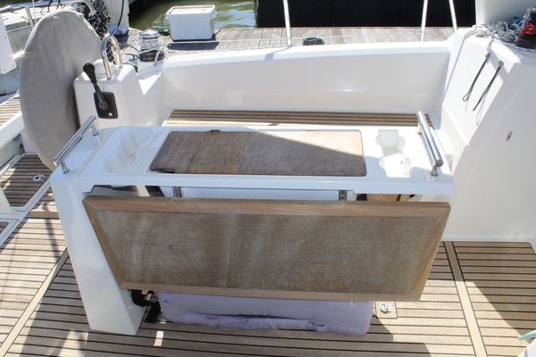 Avery J 35ft Beneteau Yacht For Sale