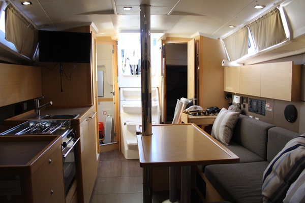 Avery J 35ft Beneteau Yacht For Sale