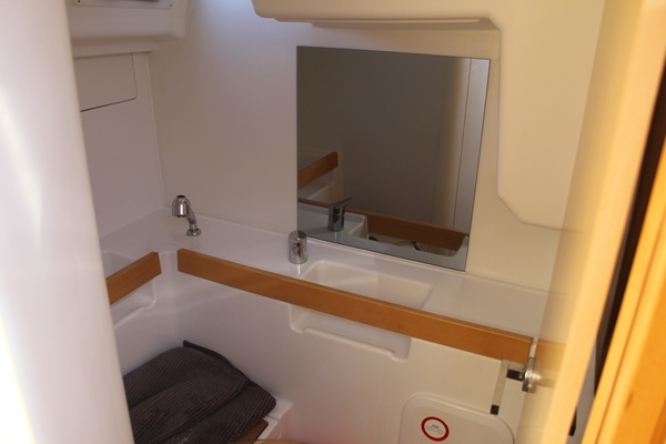 Avery J 35ft Beneteau Yacht For Sale