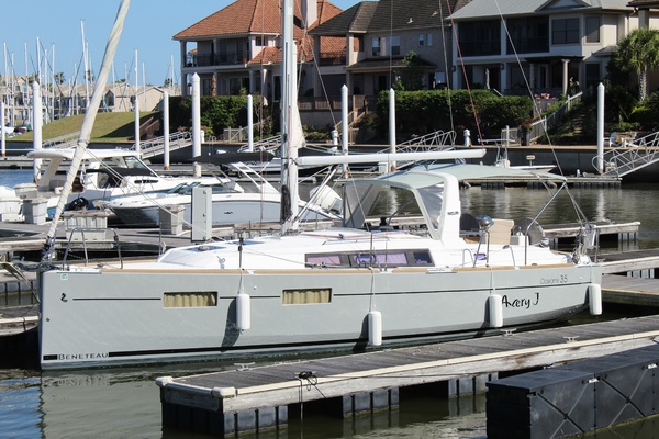 Avery J 35ft Beneteau Yacht For Sale