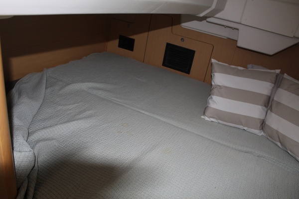 Avery J 35ft Beneteau Yacht For Sale