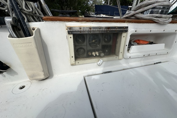 BRICK HOUSE 40ft Valiant Yacht For Sale