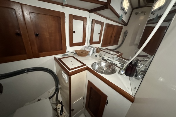 BRICK HOUSE 40ft Valiant Yacht For Sale