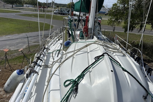 BRICK HOUSE 39ft Valiant Yacht For Sale