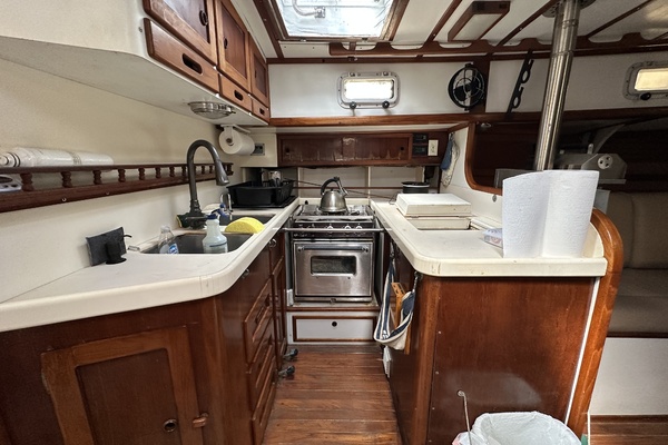 BRICK HOUSE 40ft Valiant Yacht For Sale